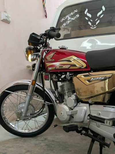 New bike hai 1084 km chala hoa haj pori gari original hai 03101038764