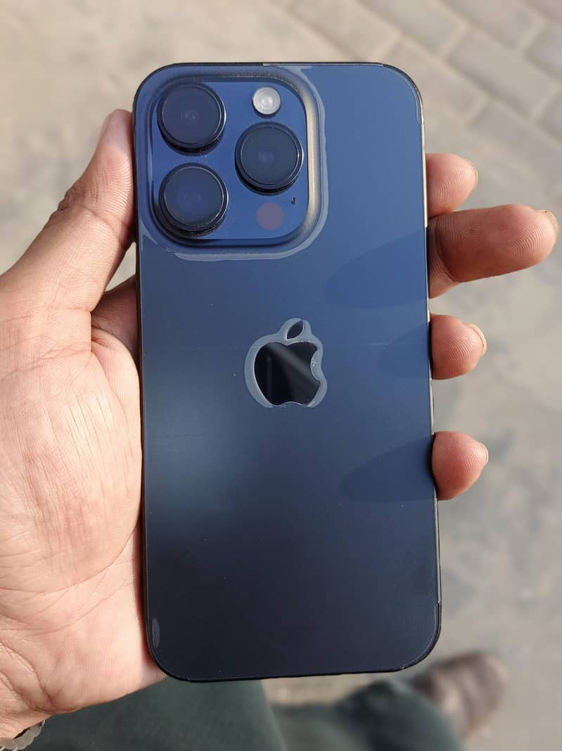 Apple iPhone 15 Pro 3