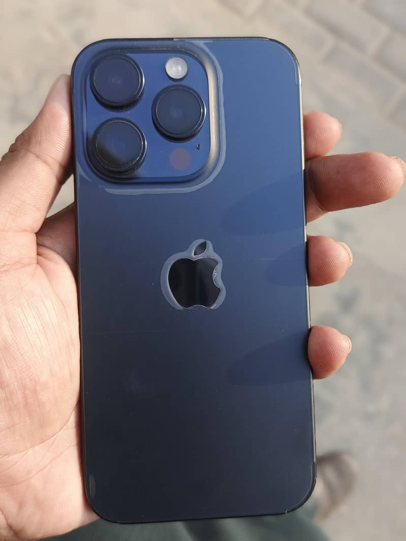 Apple iPhone 15 Pro 4