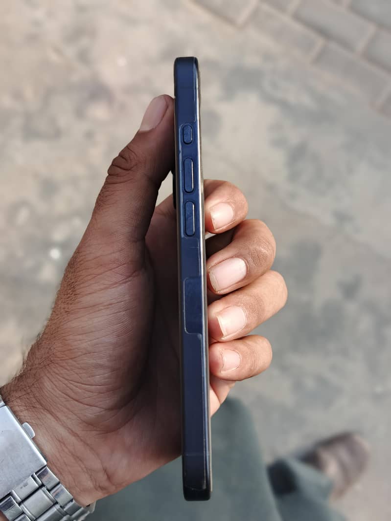 Apple iPhone 15 Pro 5