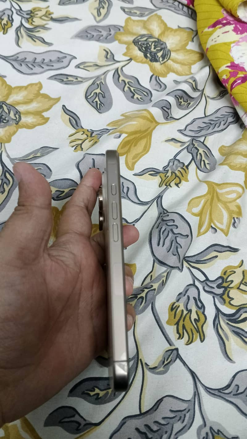 Apple iPhone 16 Pro jv 2