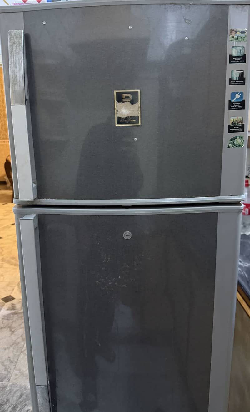 DAWLANCE FRIDGE 0