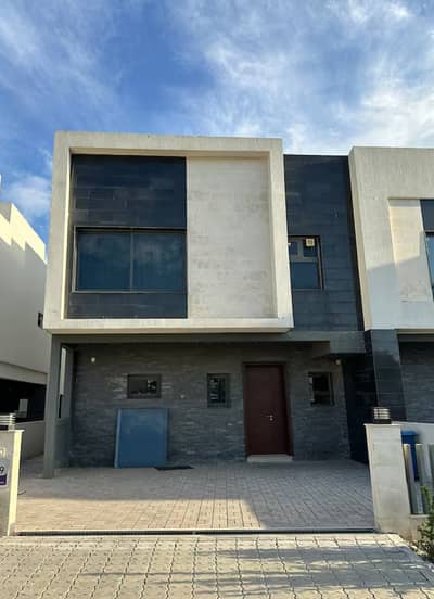 Eighteen: 10 Marla exclusive Luxury Villa on Sale