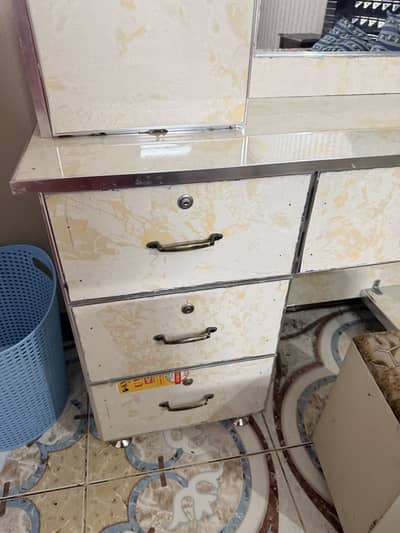 Dressing table