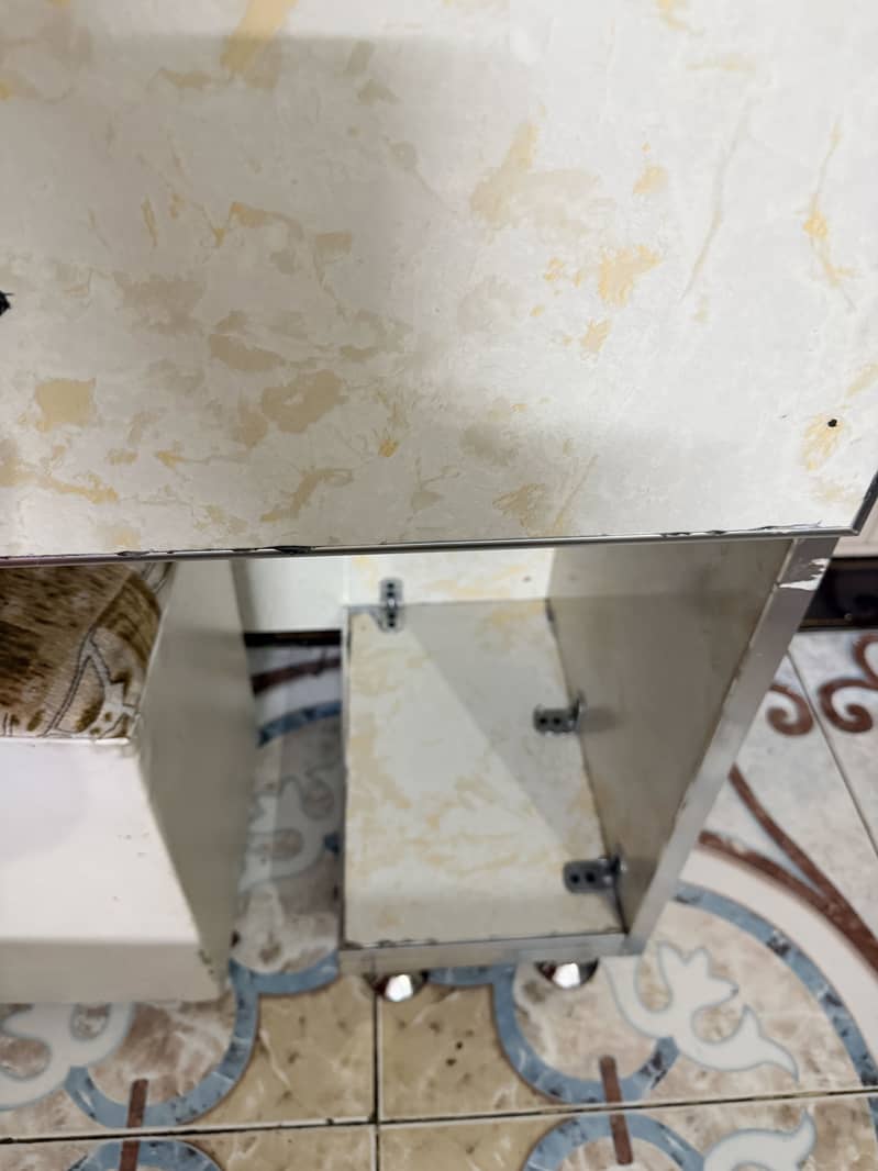 Dressing table 2