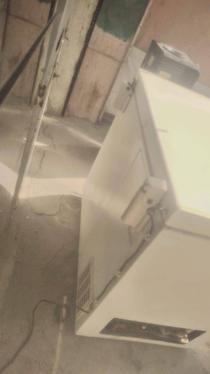 waves deep freezer single door perfect working 3