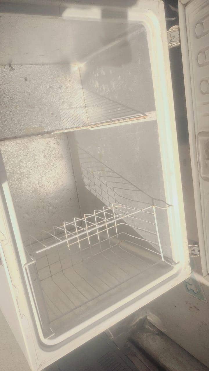 waves deep freezer single door perfect working 4