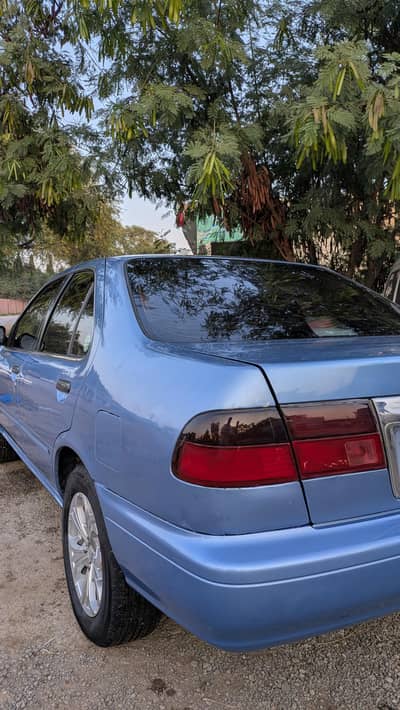 Nissan Sunny 2001