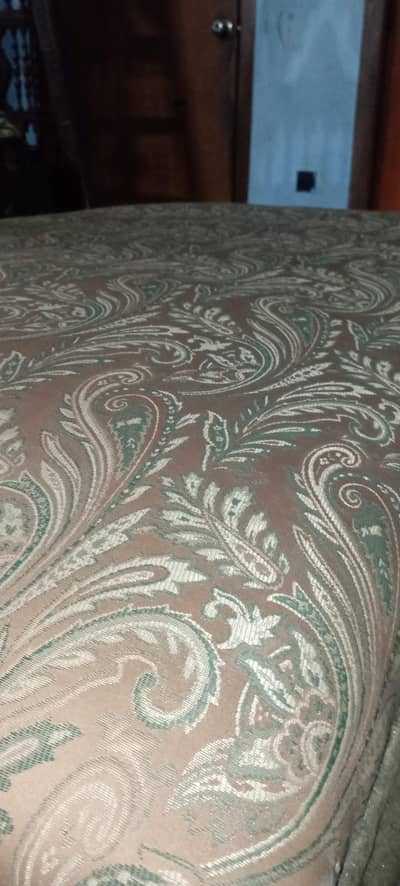 Takhposh/ bed