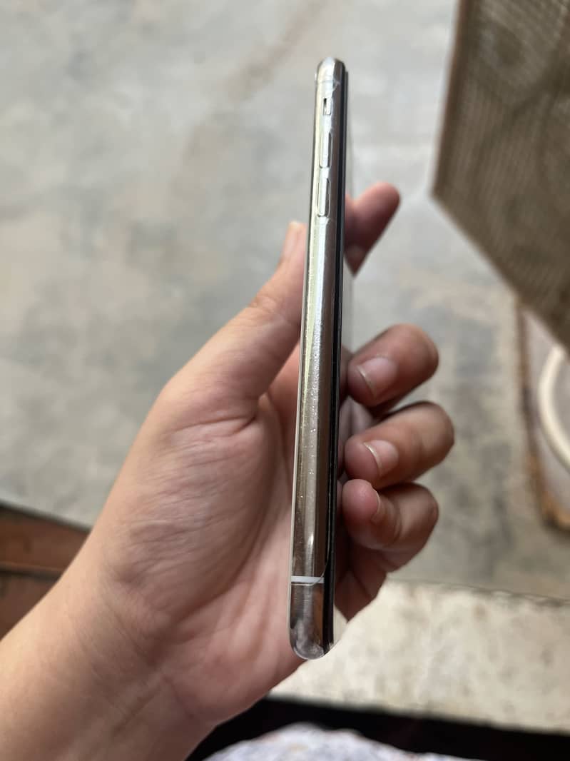 Apple iPhone X 3
