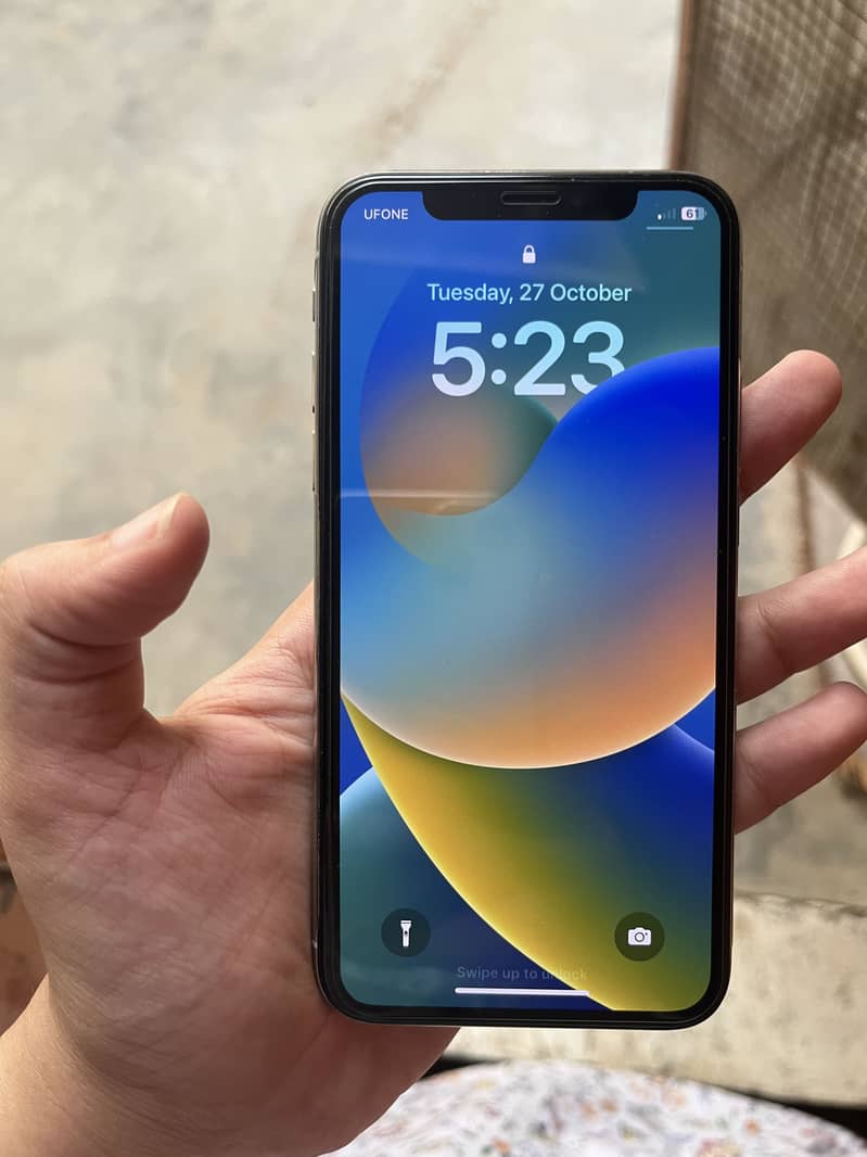 Apple iPhone X 4