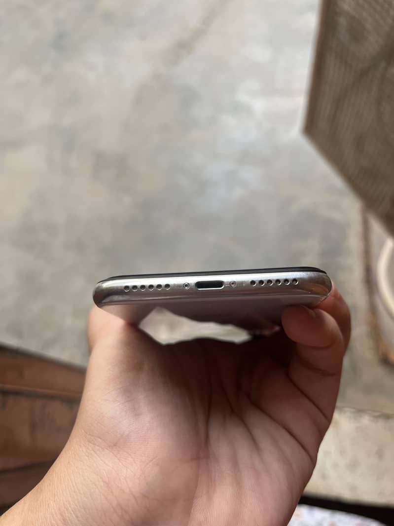 Apple iPhone X 6