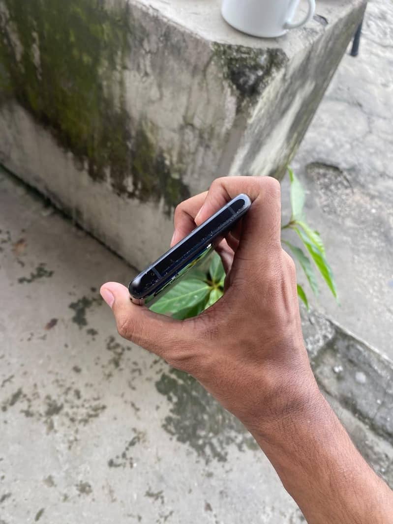 One Plus 10 Pro 4