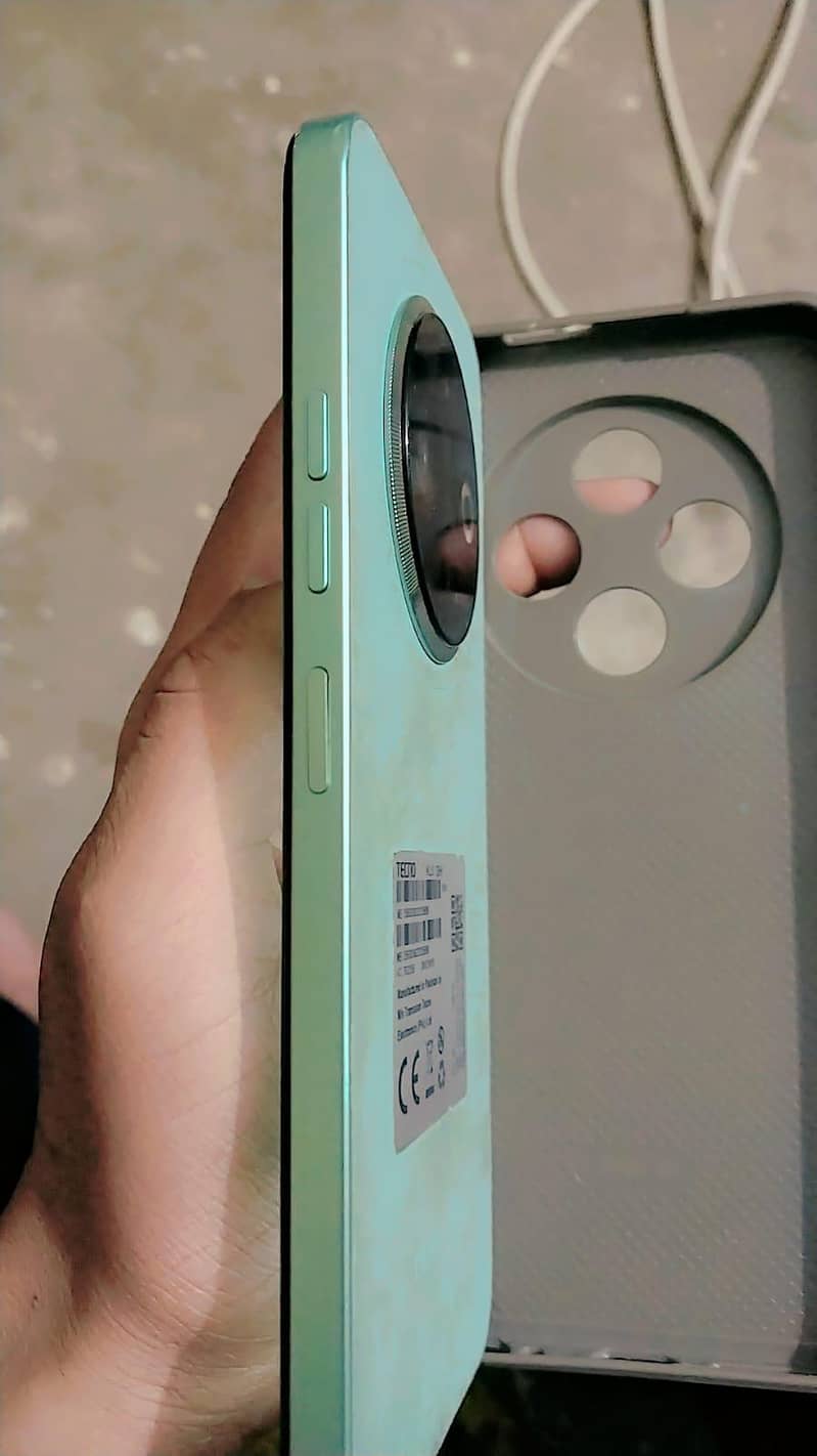 Tecno 12/128 10
