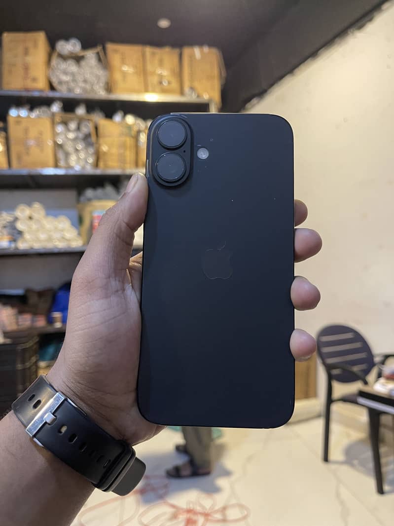 Apple iPhone 16 Plus 0