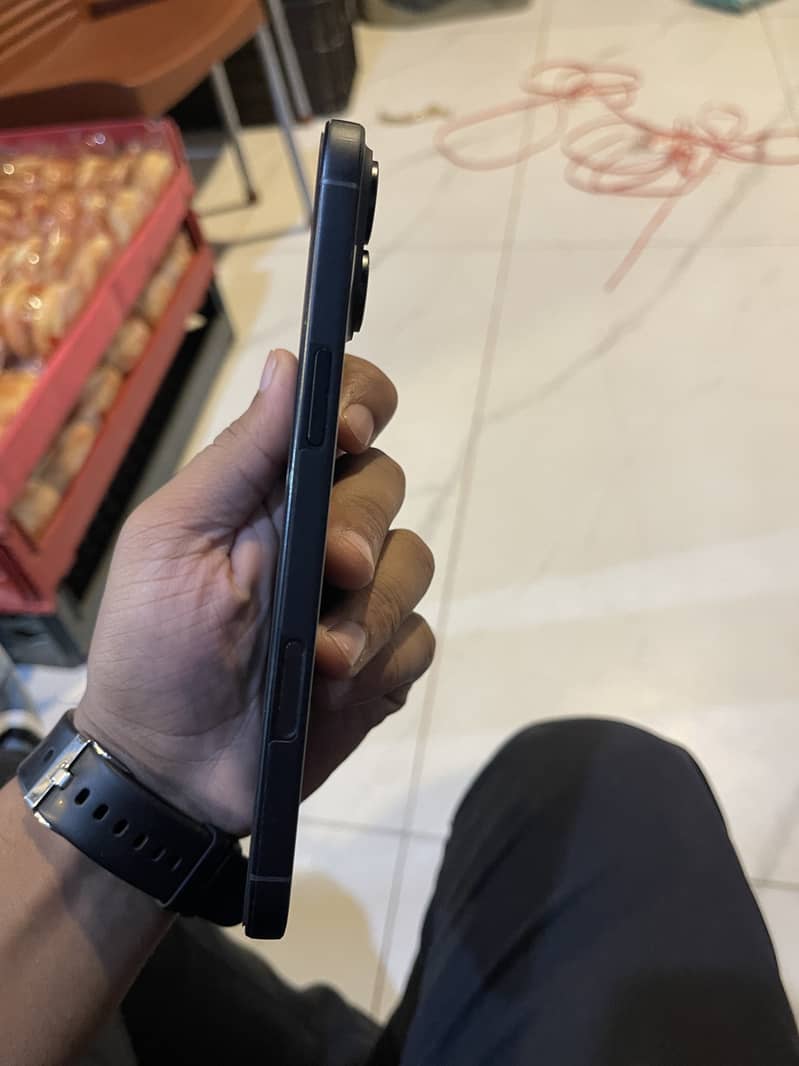 Apple iPhone 16 Plus 2