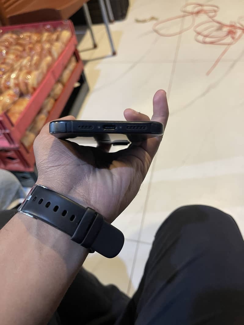 Apple iPhone 16 Plus 4