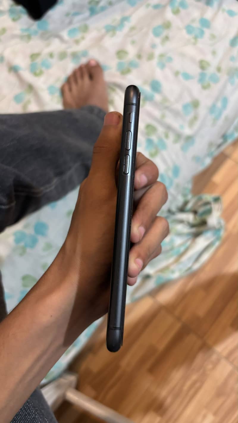 Apple iPhone 11 3