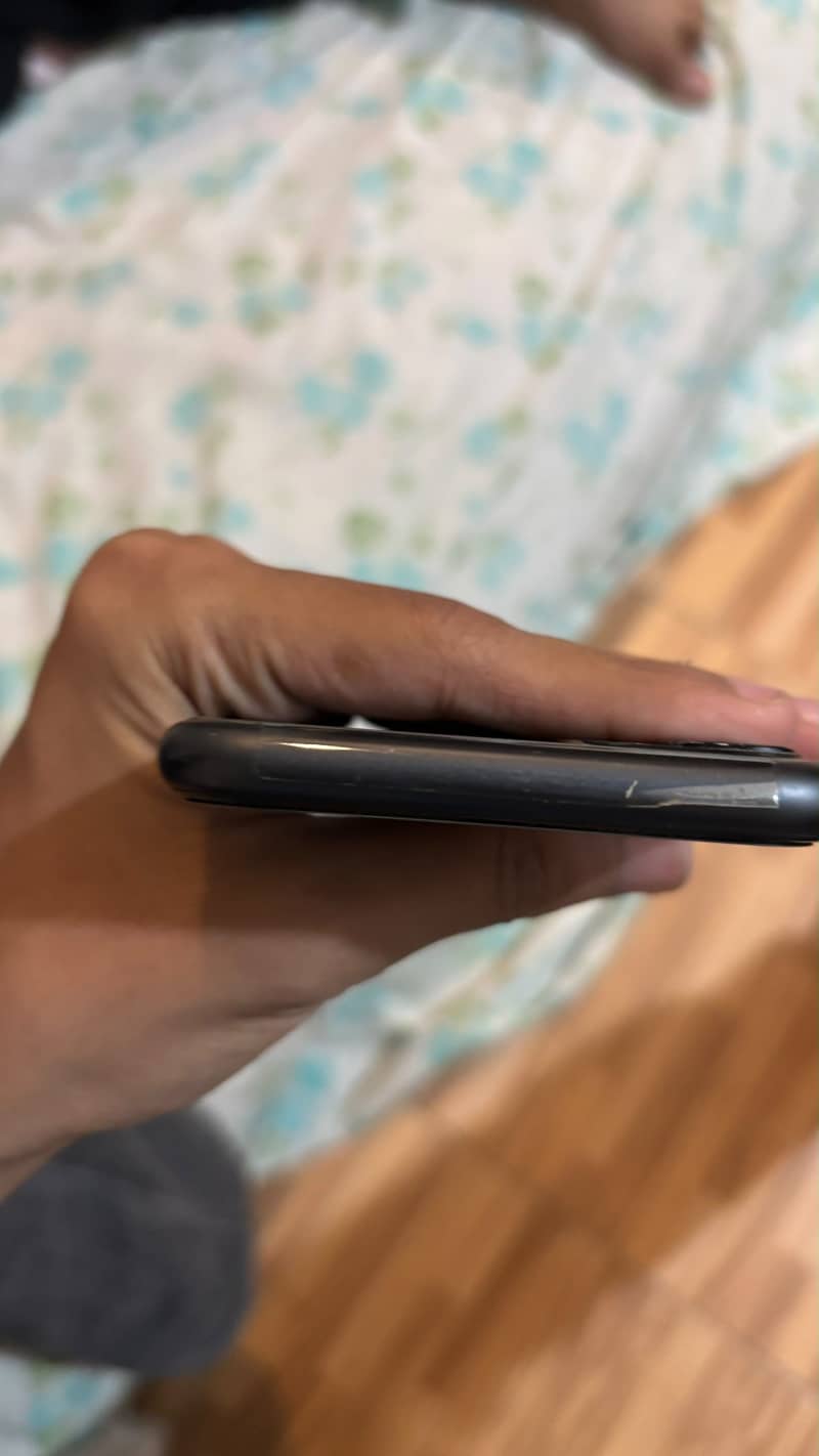 Apple iPhone 11 4