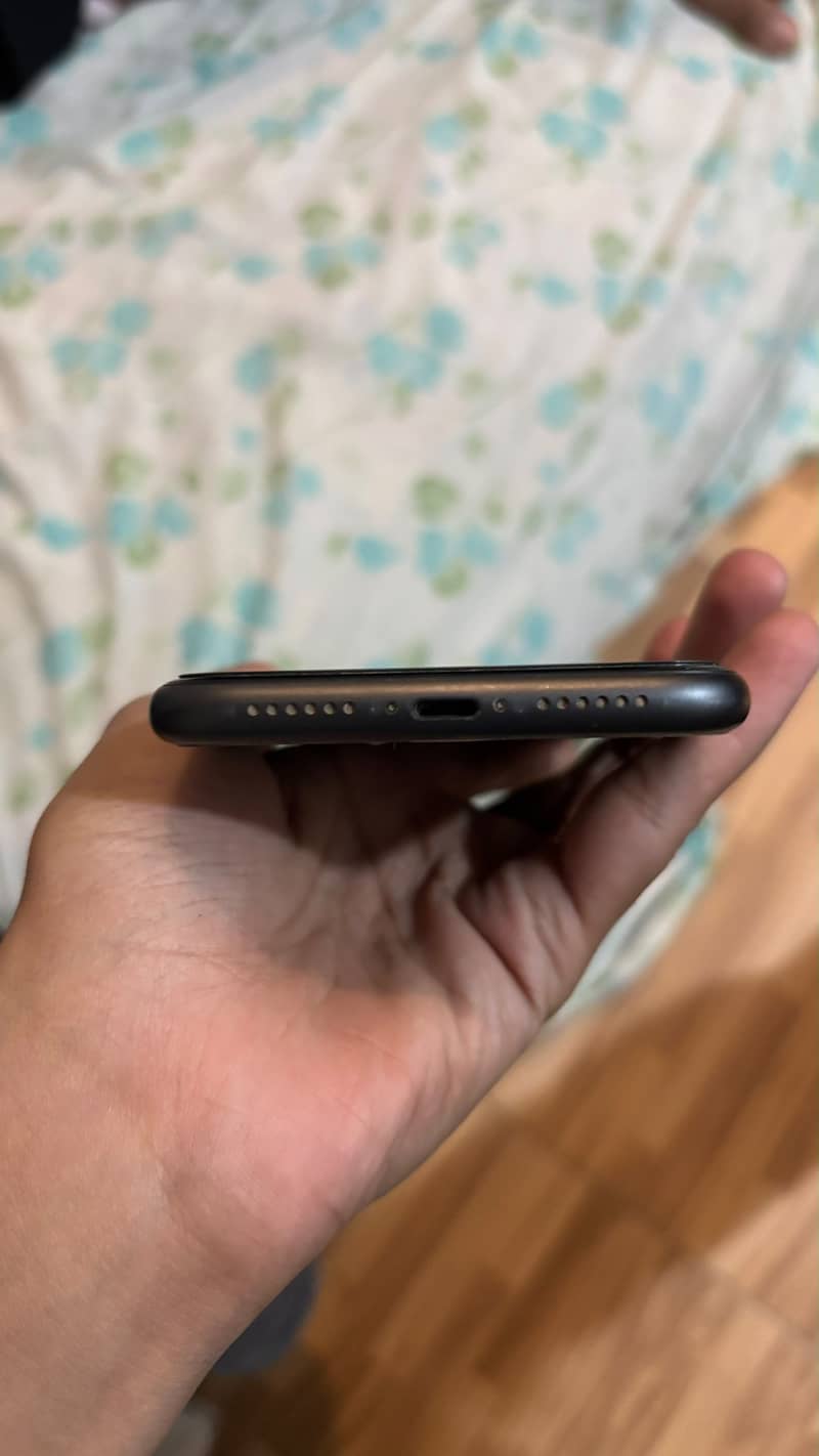Apple iPhone 11 7
