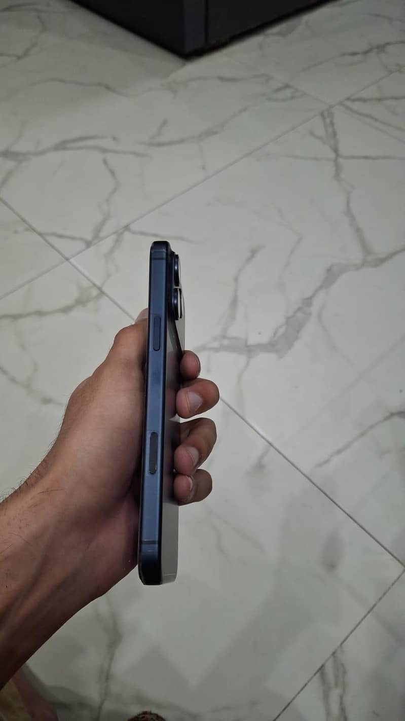 Apple iPhone 17 Pro Max 4