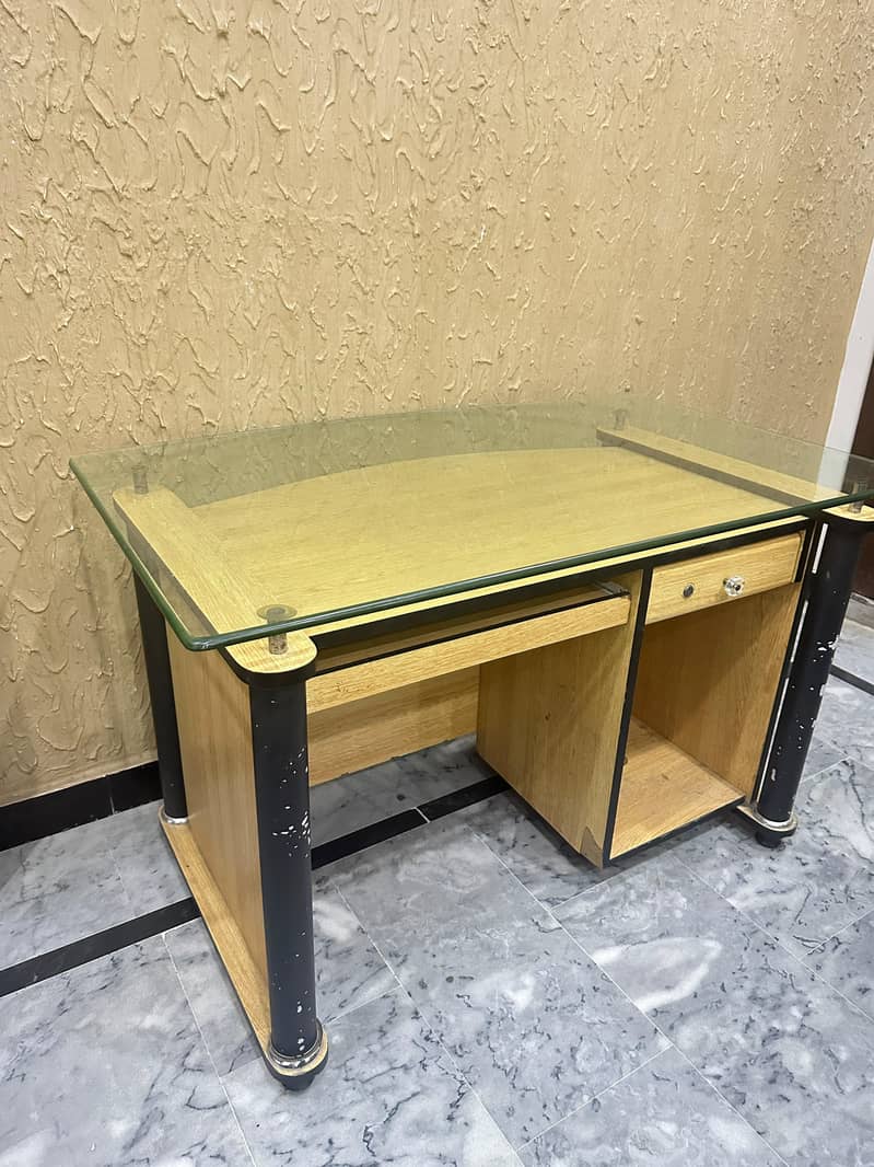 computer/office table with thick glass 0