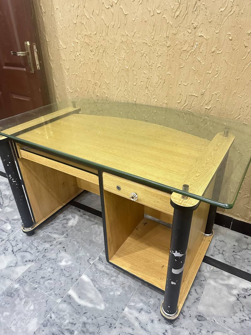 computer/office table with thick glass 2