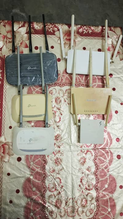 wifi router and extender