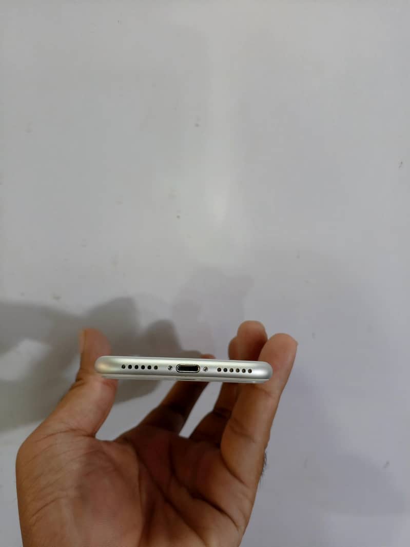 Apple iPhone 8 0
