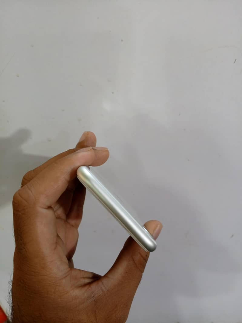 Apple iPhone 8 4