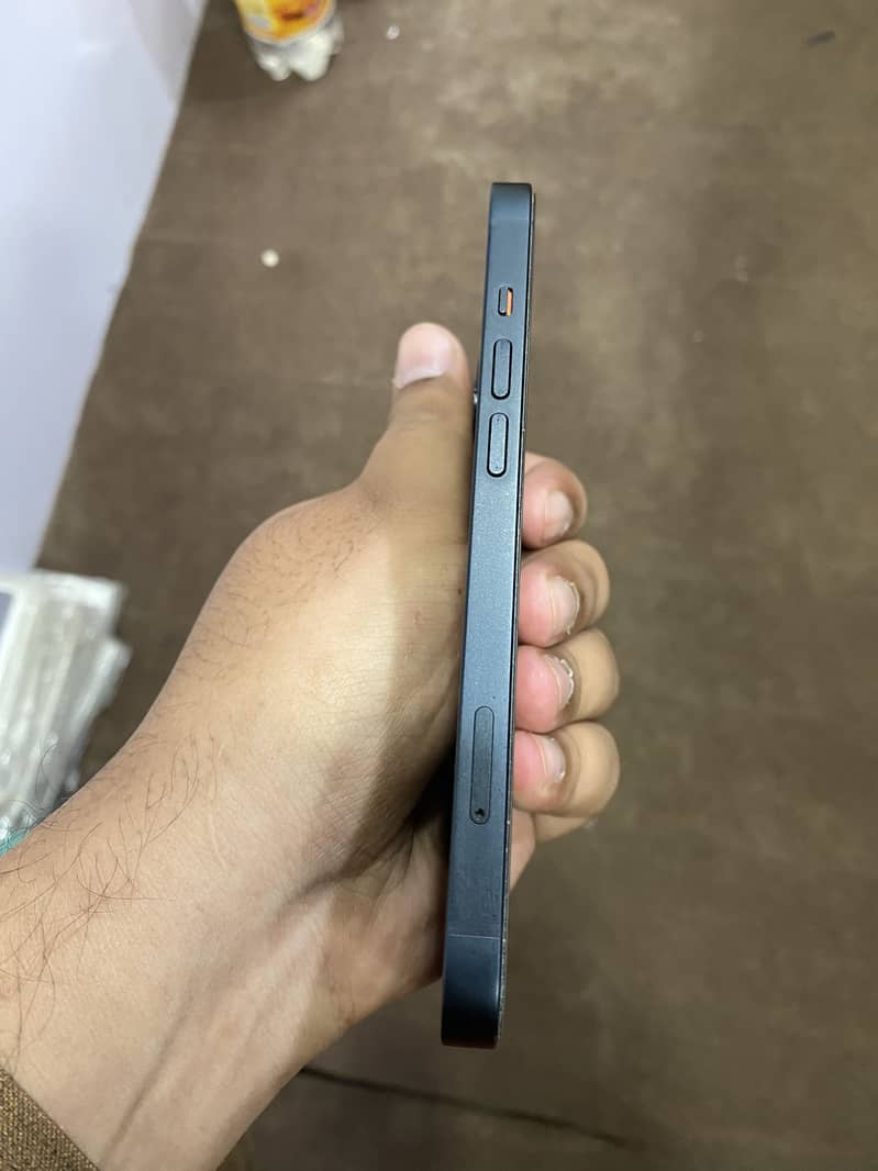Apple iPhone 13 1