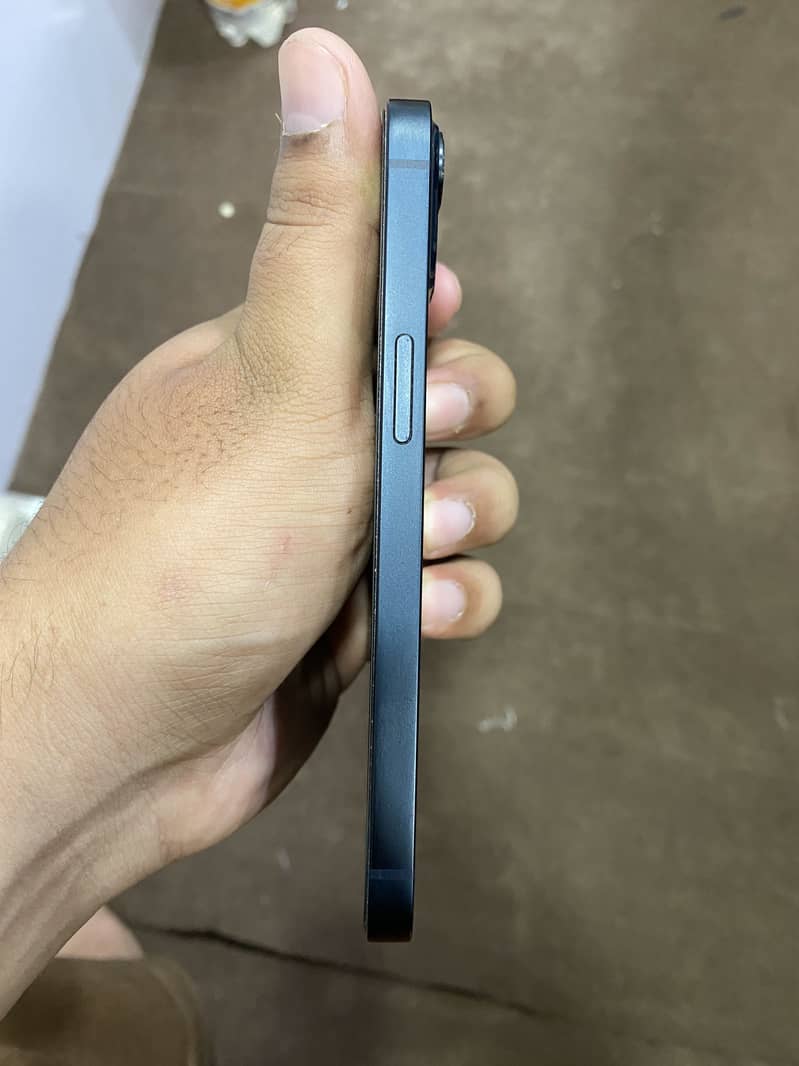 Apple iPhone 13 4
