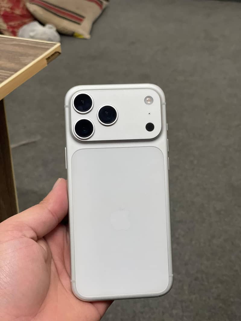 Apple iPhone 17 Pro Max 0