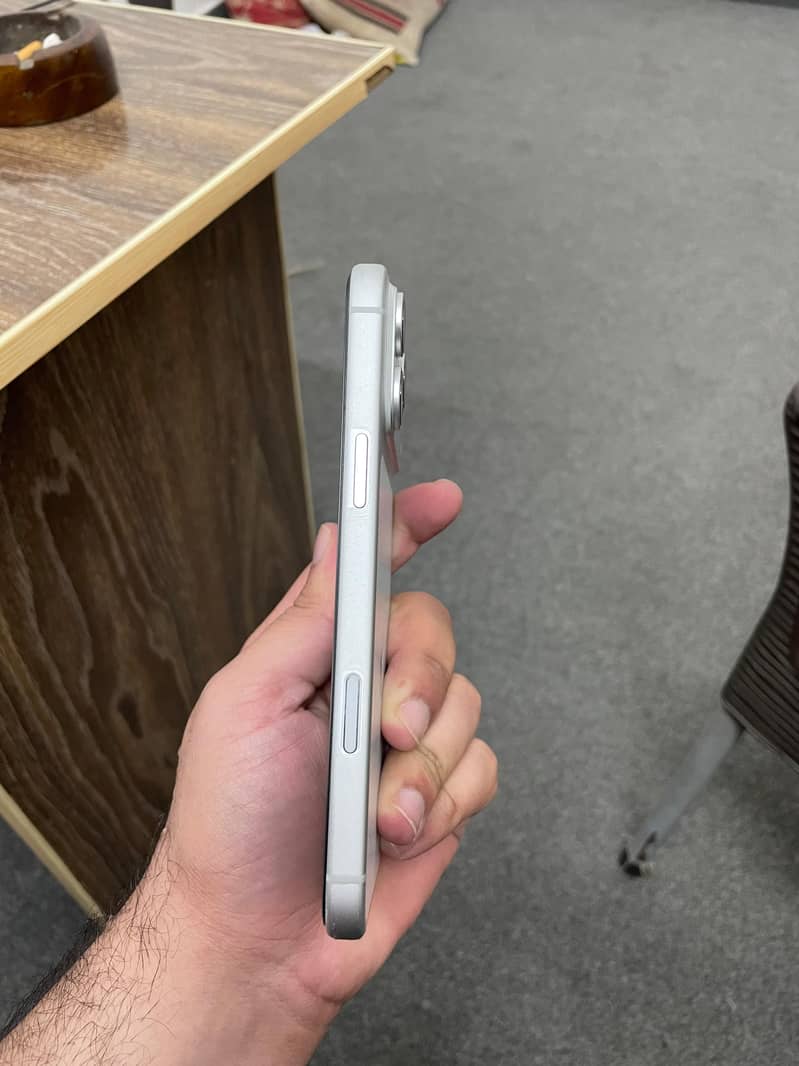 Apple iPhone 17 Pro Max 5