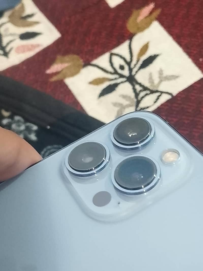 Apple iPhone 13 Pro 1