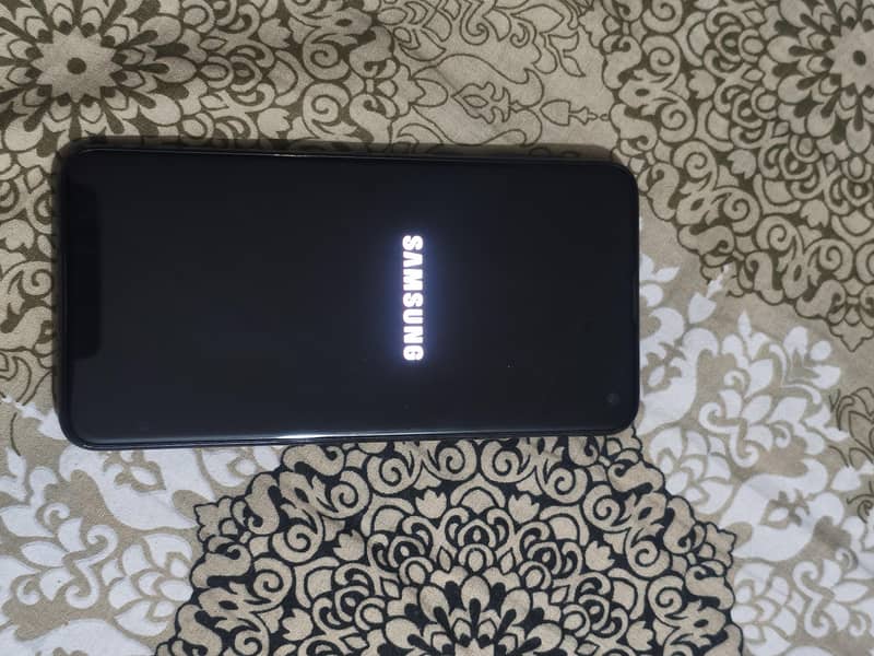 Samsung Mobile S10e 1