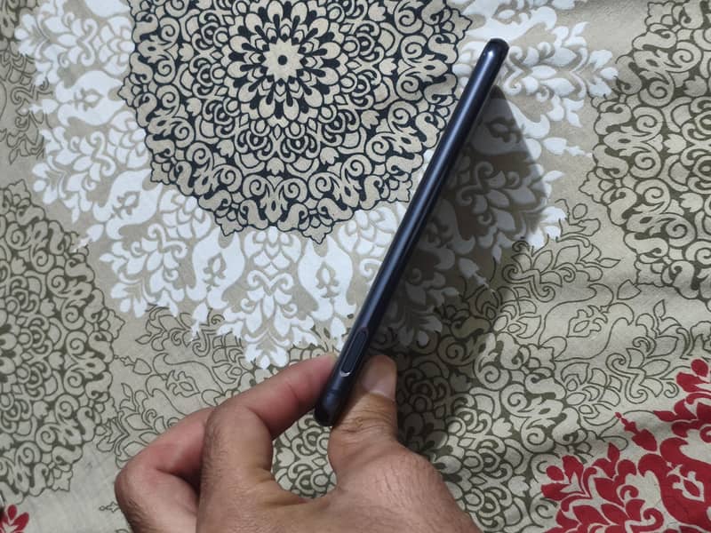 Samsung Mobile S10e 8