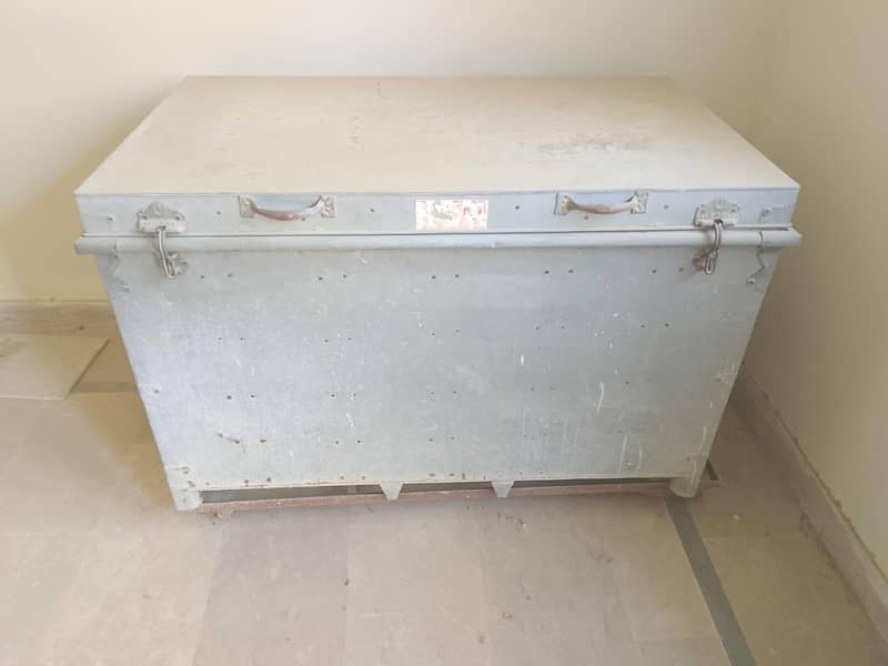 Medium size trunk 0