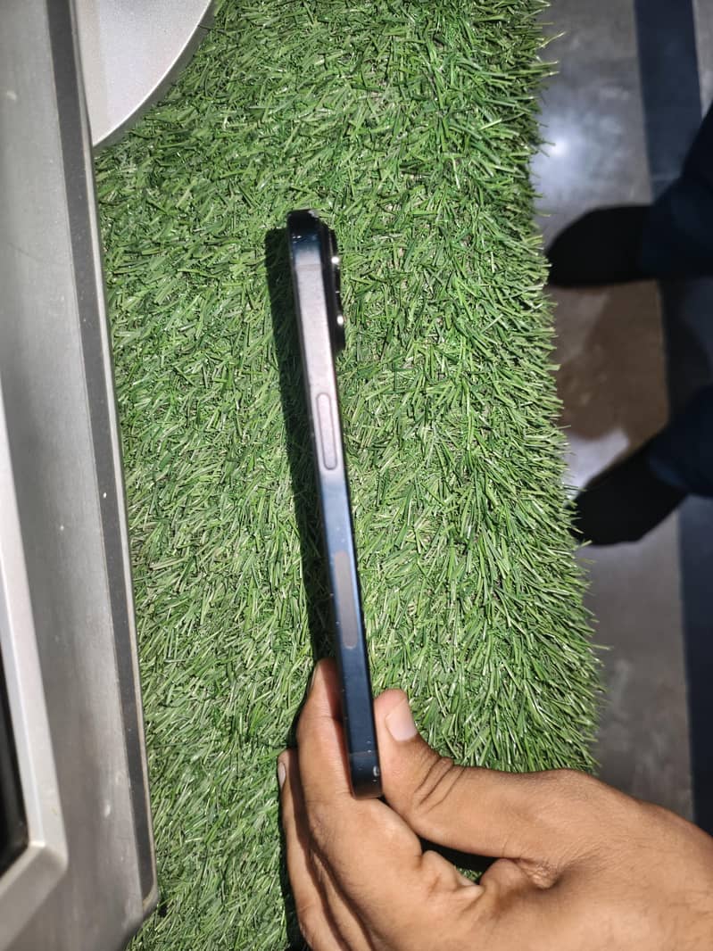 Apple iPhone 15 4