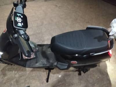 Metro M6 Electric Scooty