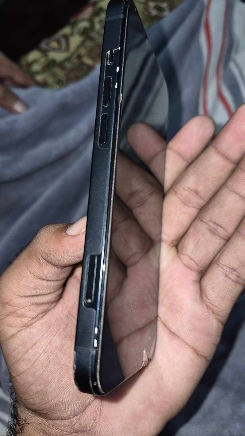 Apple iPhone 13 Box 2