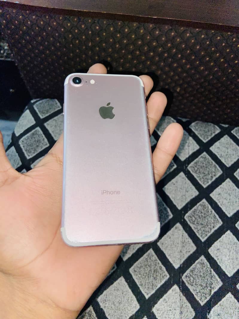 Apple iPhone 7 1