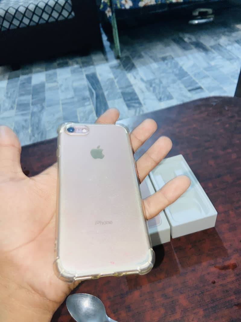 Apple iPhone 7 4