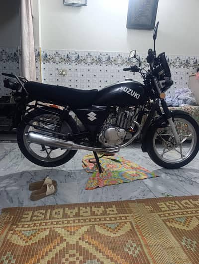 Suzuki GS 150 self start sracthless motorbike 2022 model