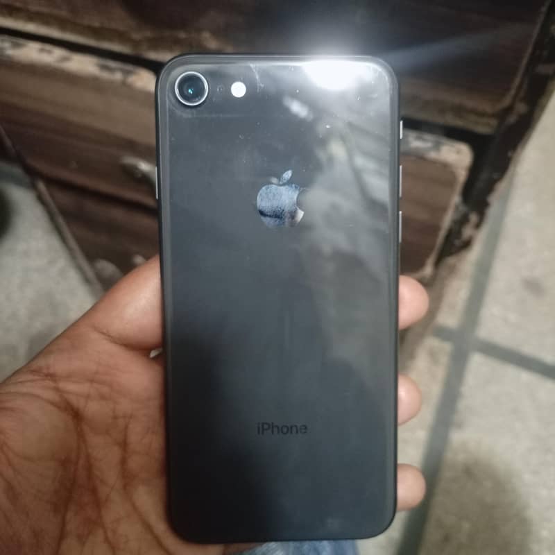 Apple iPhone 8 1