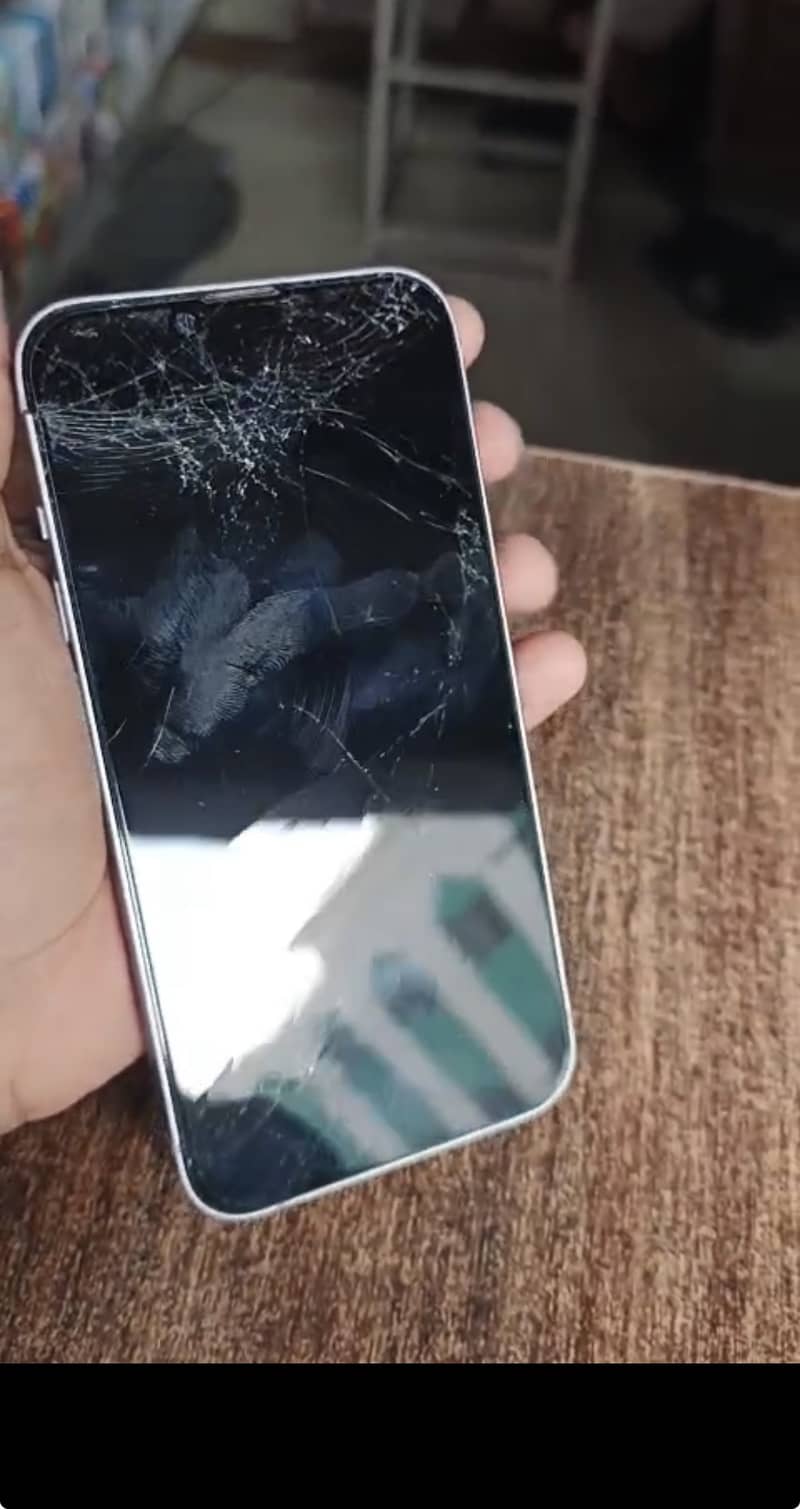 Apple iPhone 14 3