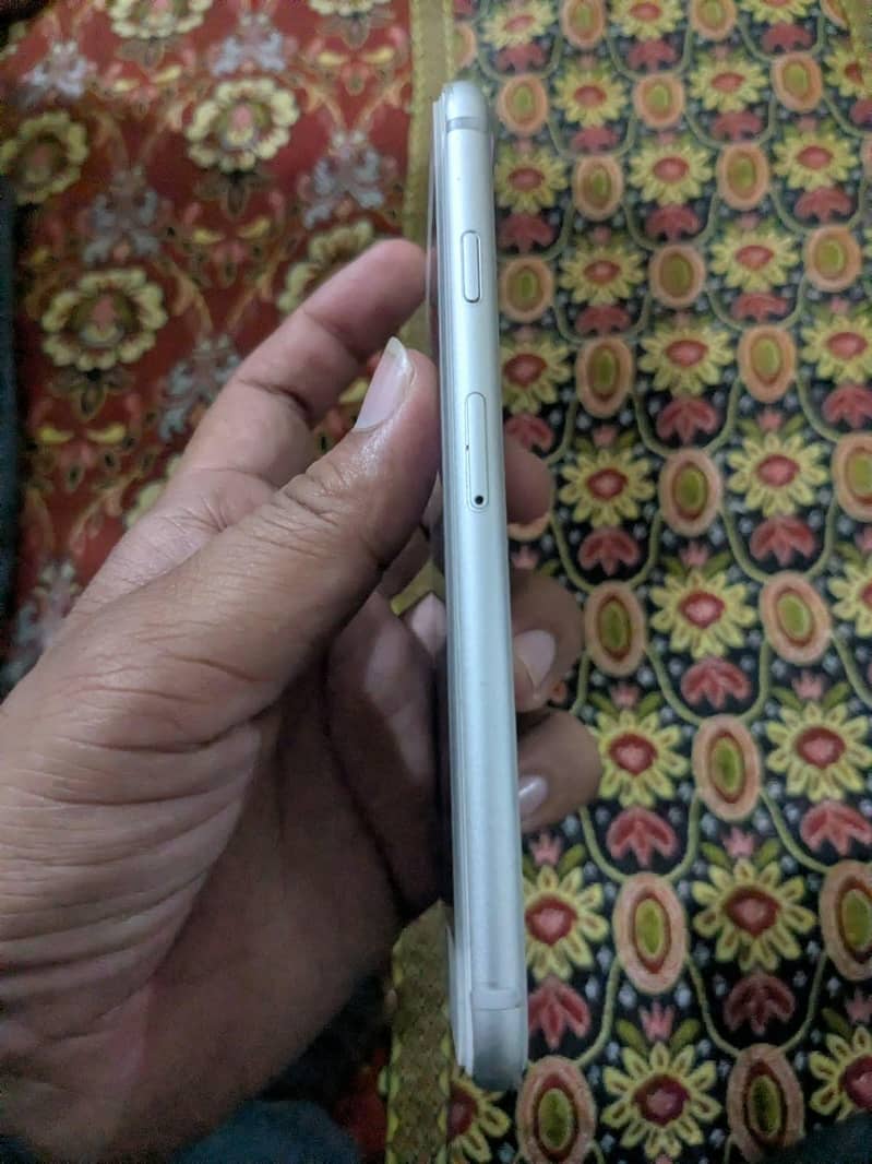 Apple iPhone 8 3