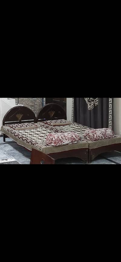 Set of 2 single beds with 2 mattresses