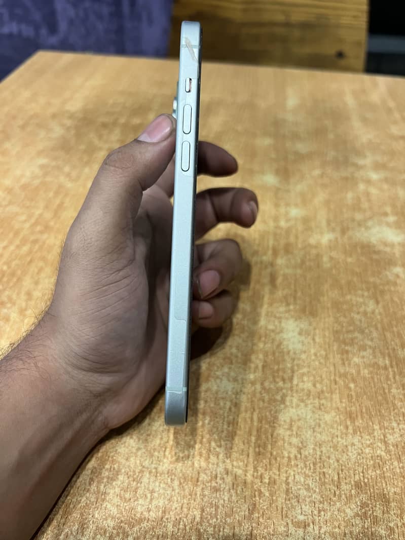 Apple iPhone 15 plus 2