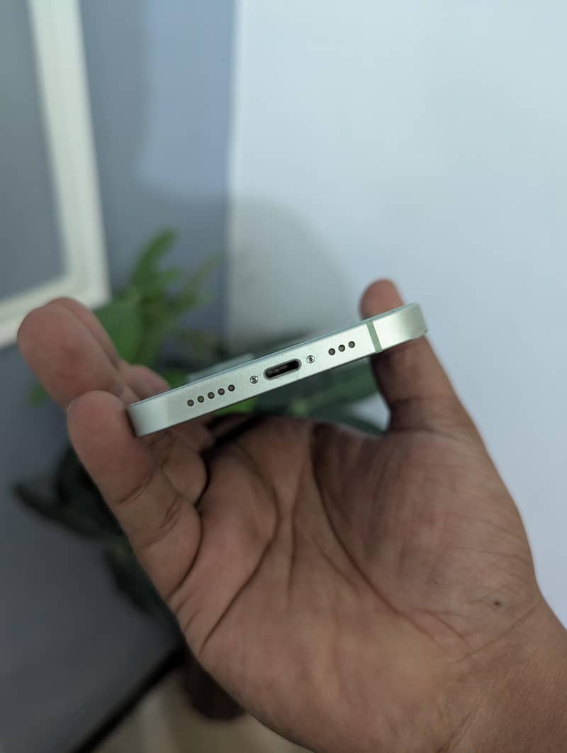 Apple iPhone 12 11